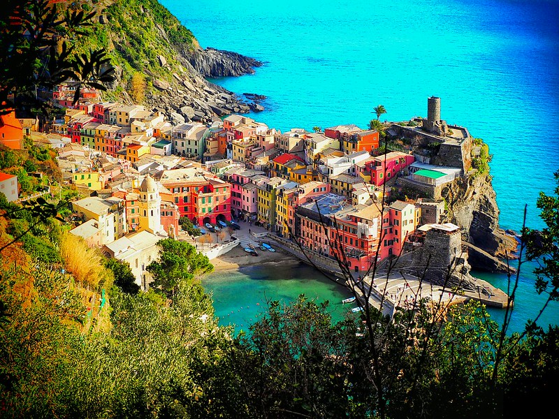 Colorful houses of Vernazza above the turquoise sea in Cinque Terre