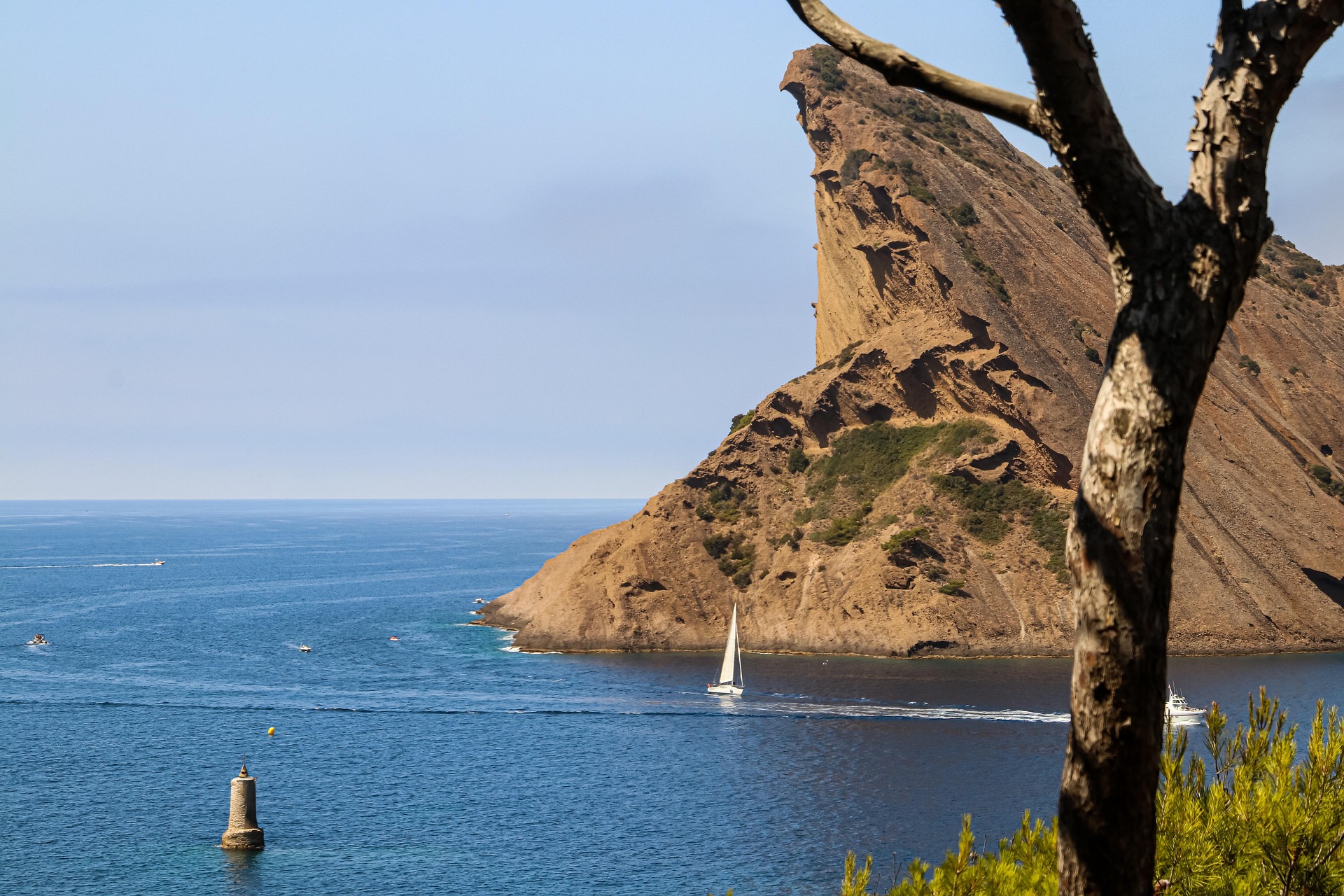 Bec de l'Aigle cliff and sea near La Ciotat
