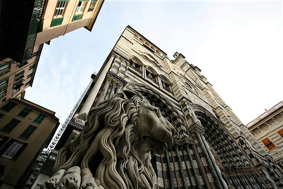 Cathedral of San Lorenzo with lion sculpture