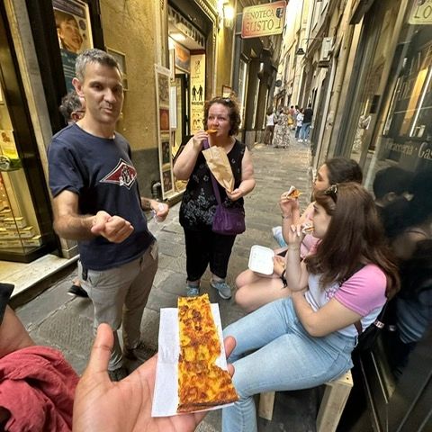 Food tour tasting in Genoa's narrow alleys