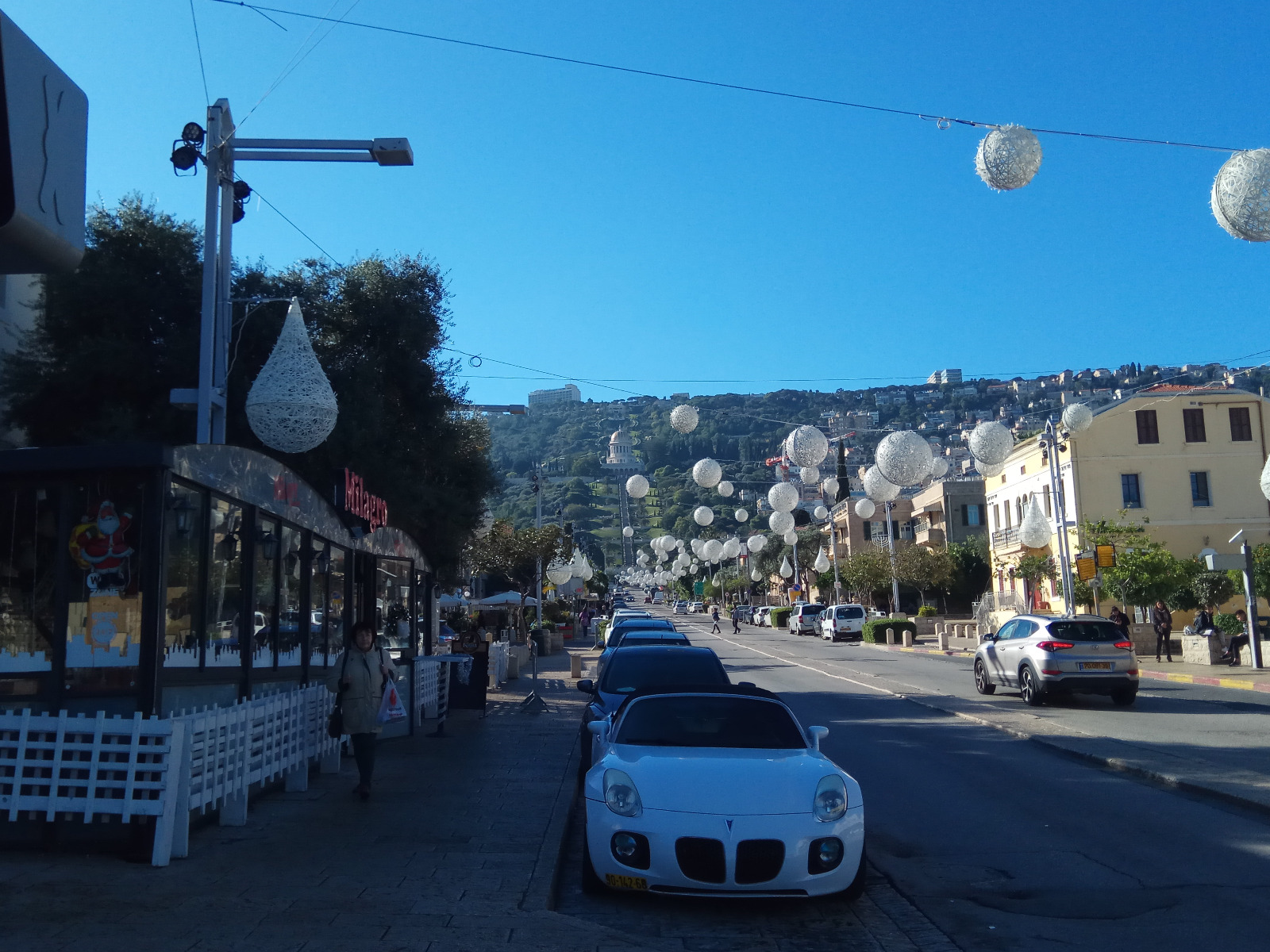 German Colony boulevard with Bahá'í Gardens view