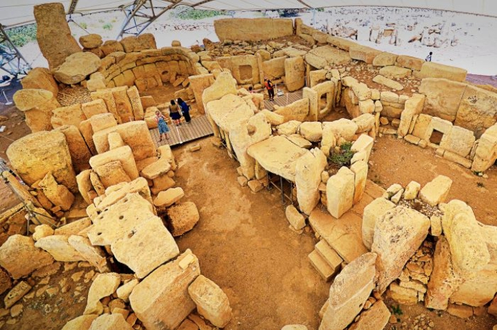 Ħaġar Qim prehistoric temple ruins