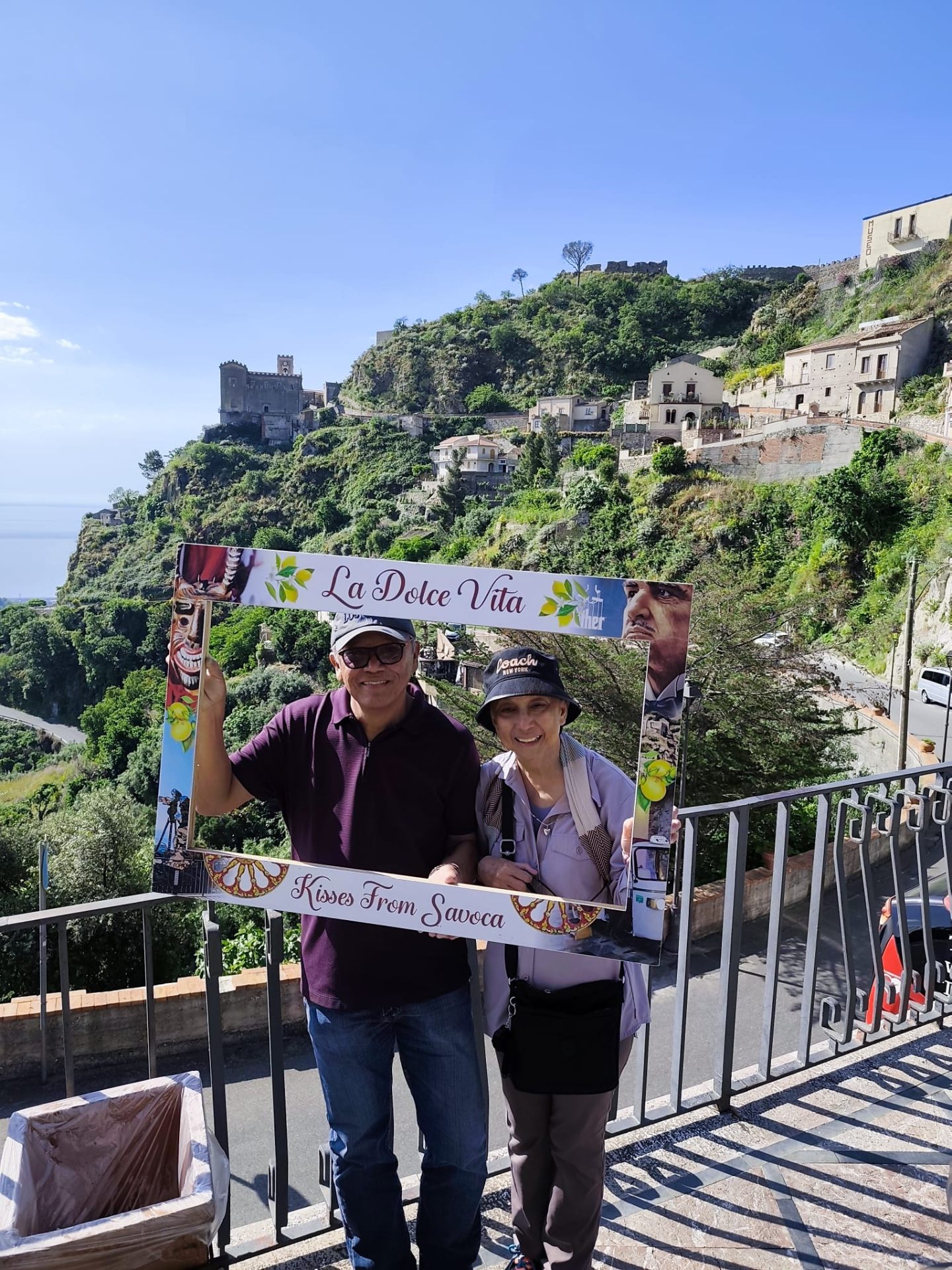 Couple with La Dolce Vita frame at Savoca viewpoint