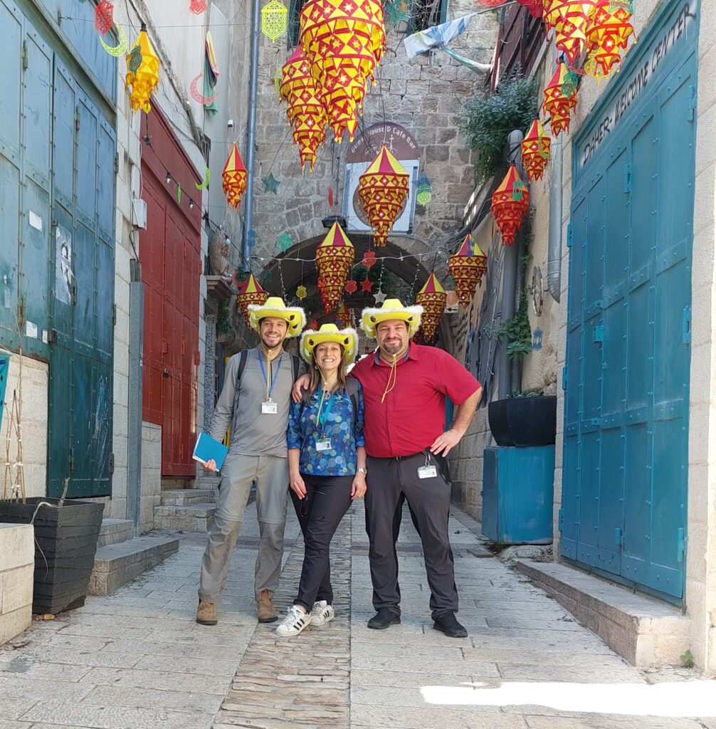 Israel with Fun - the 3 best guides with their yellow hats in the old city of Nazereth